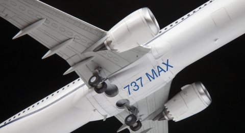 Пассажирский авиалайнер "Боинг-737-8 МАХ", 1:144