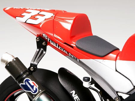 Мотоцикл Yamaha YZR-M1 '2004 No.7/33, 1/12