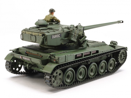 Французский легкий танк AMX-13, с фигурой командира, 1/35