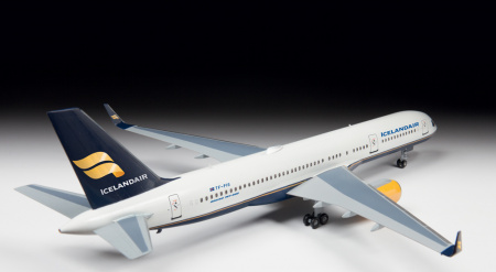 Пассажирский авиалайнер "Боинг-757-200", 1:144