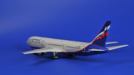 Пасс. авиалайнер "Боинг 767-300", 1:144