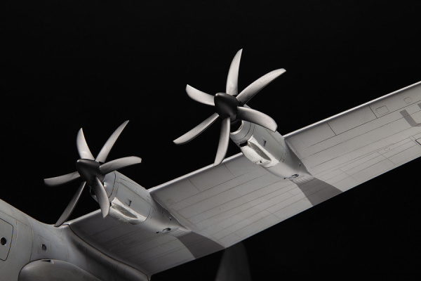 Военно-транспортный самолет С-130J, 1:72