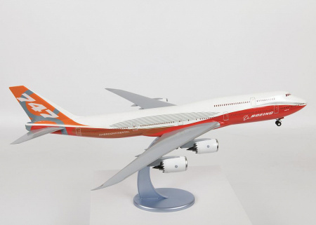 Пасс. авиалайнер "Боинг 747-8", 1:144