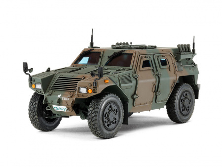 Японский современный легкий бронеавтомобиль с фигурой водителя, 1/35