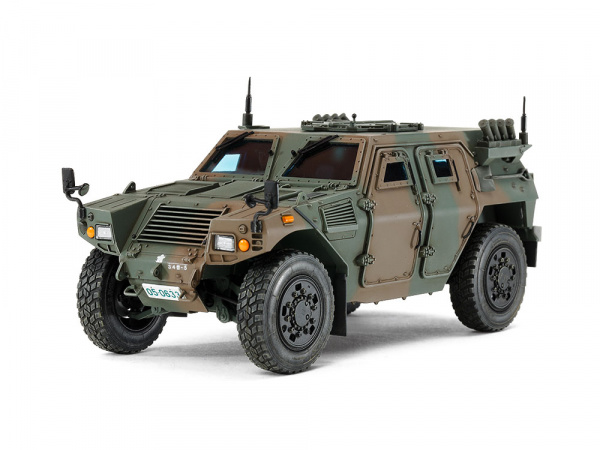 Японский современный легкий бронеавтомобиль с фигурой водителя, 1/35