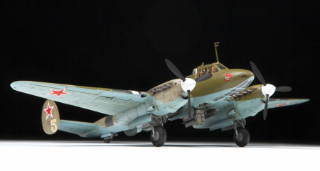 Советский пикирующия бомбардировщик Пе-2, 1:72