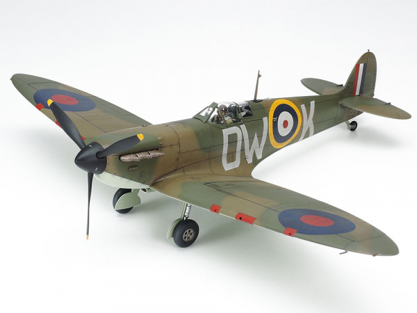 Самолет SUPERMARINE SPITFIRE MK.I с фигурой пилота и ф/э, 1/48