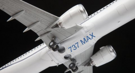Пассажирский авиалайнер "Боинг-737-8 МАХ", 1:144