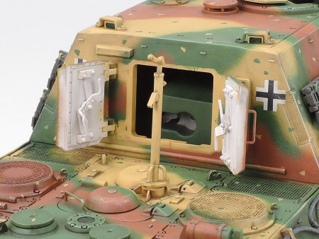 Немецкое самоходное противотанковое орудие Sd.Kfz.186 "Jagdtiger", в комплекте 2 фигуры, 2 вида траков, фототравление