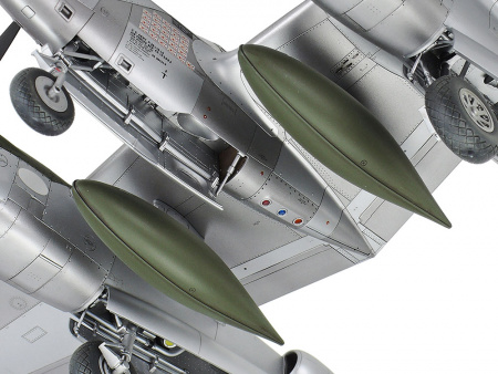 Истребитель Lockheed P-38J Lightning, 1:48