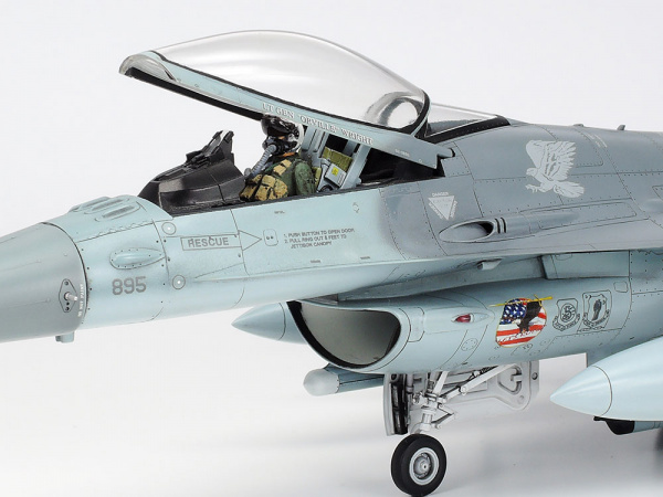 Самолет F-16CJ Fighting Falcon, 1/48