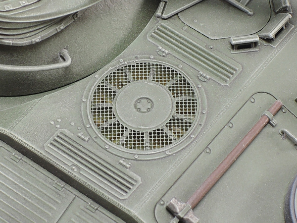 Французский легкий танк AMX-13, с фигурой командира, 1/35