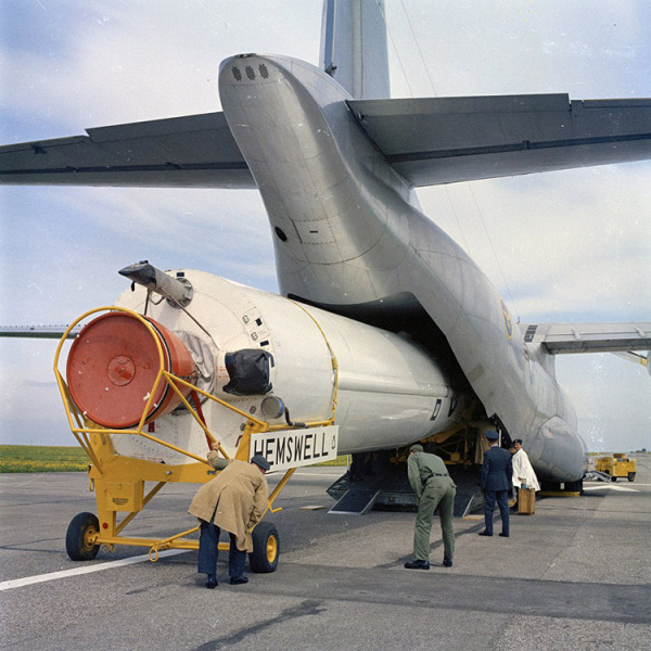 Самолет Douglas C-133 w/PGM-17 Thor IRBM, 1:144, [336]