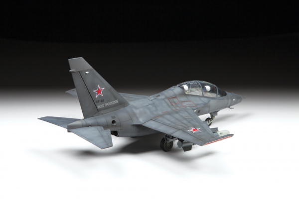 Российский лёгкий бомбардировщик Як-130, 1:48