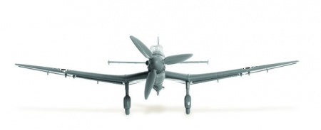 Немецкий бомбардировщик Ju-87B2, 1:144