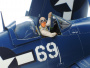 Самолет F4U-1D Corsair w/ Motor Tug 1/48