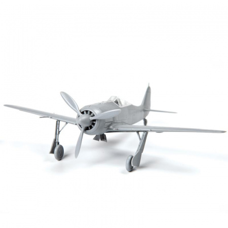 Немецкий истребитель Фокке-Вульф FW-190A4, 1:72
