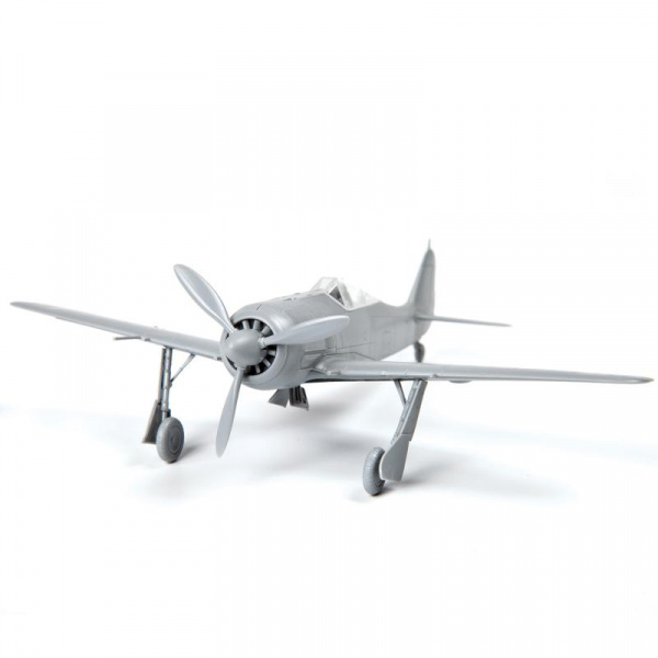 Немецкий истребитель Фокке-Вульф FW-190A4, 1:72