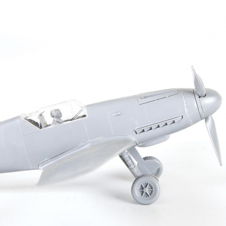 Немецкий истребитель Мессершмитт Bf-109F2, 1:72