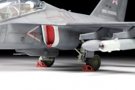 Российский лёгкий бомбардировщик Як-130, 1:48