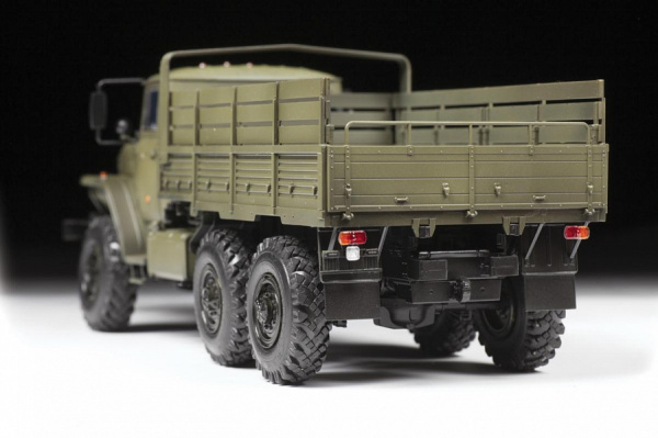 Российский армейский грузовик Урал-4320, 1:35
