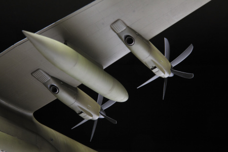 Американский военно-транспортный самолет С-130J-30, 1:72