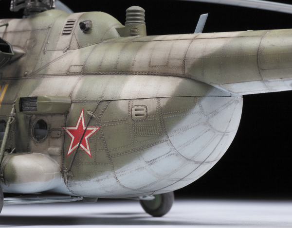 Советский многоцелевой вертолет "Ми-8МТ", 1:48