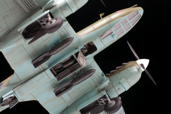 Советский пикирующия бомбардировщик Пе-2, 1:72