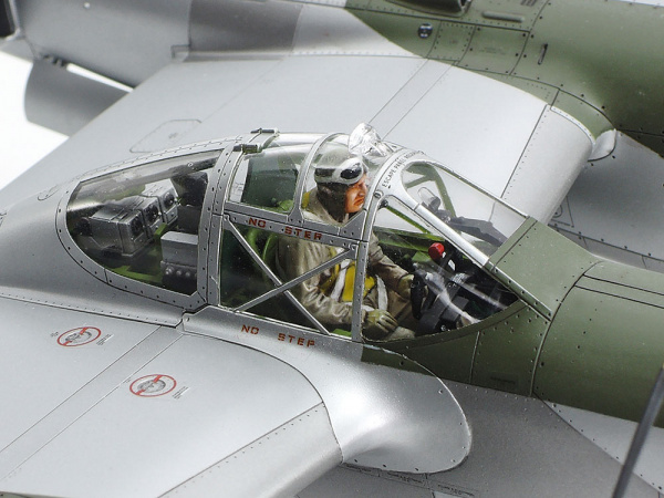 Истребитель Lockheed P-38J Lightning, 1:48