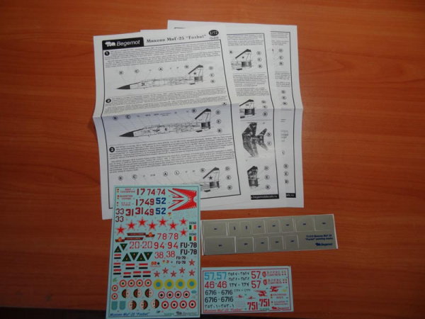 Деколь для Микоян МиГ-25, 1/72
