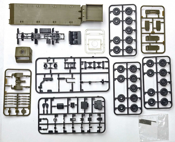 Военный седельный тягач с трейлером К-65225, 1:72, [307285]