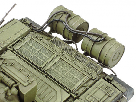 Танк Т-72М1 + 1 фигура, 1/35