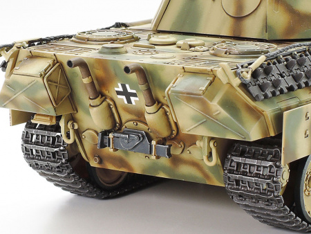 Немецкий танк Panther Ausf. D с фигурой командира, 1/48