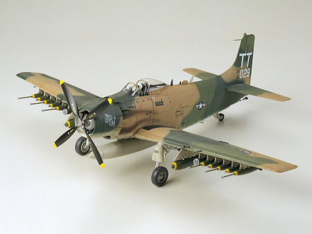Самолет Douglas A-1J, 1/48