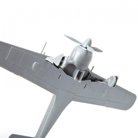 Немецкий истребитель Фокке-Вульф FW-190A4, 1:72