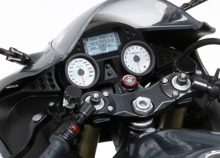 Мотоцикл Kawasaki ZZR1400, 1/12