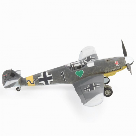 Немецкий истребитель "Мессершмитт" Bf-109F4, 1:48