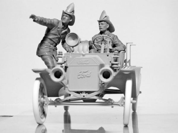 Экипаж американской пожарной машины (1910-е г.г.), 1:24, (24006)