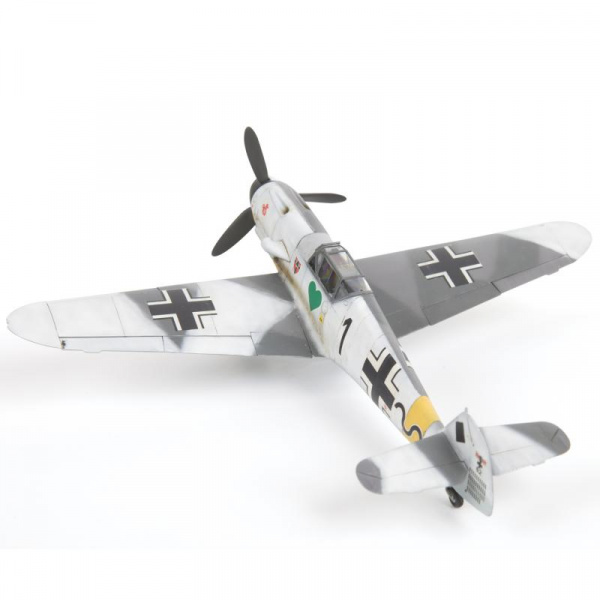 Немецкий истребитель "Мессершмитт" Bf-109F4, 1:48