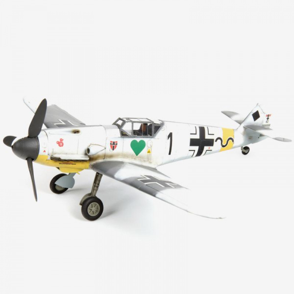 Немецкий истребитель "Мессершмитт" Bf-109F4, 1:48