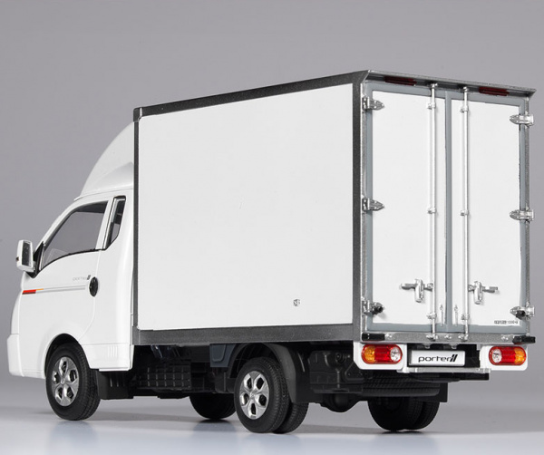 Автомобиль Hyundai Porter II Box Truck, 15145, 1:24