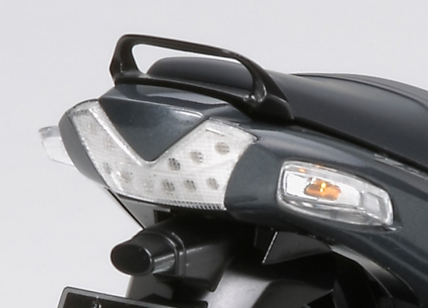 Мотоцикл Kawasaki ZZR1400, 1/12