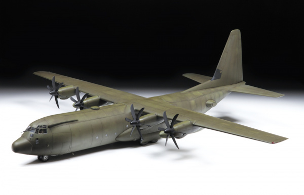 Американский военно-транспортный самолет С-130J-30, 1:72