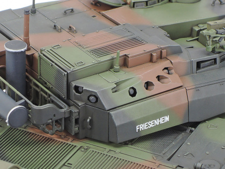 Французский основной танк Leclerc Series 2, с фигурой командира, 1/35