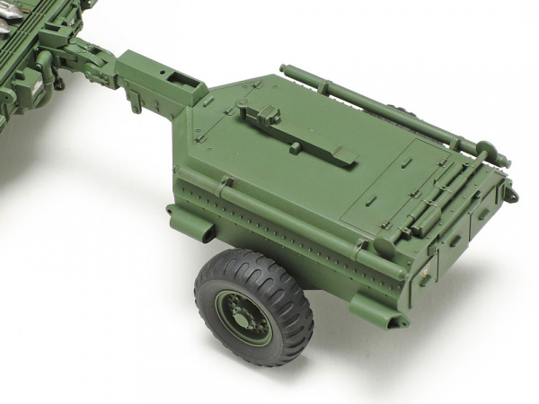 Английский танк CHURCHILL MK.VII Crocodile, с фигурой командира, 1/48