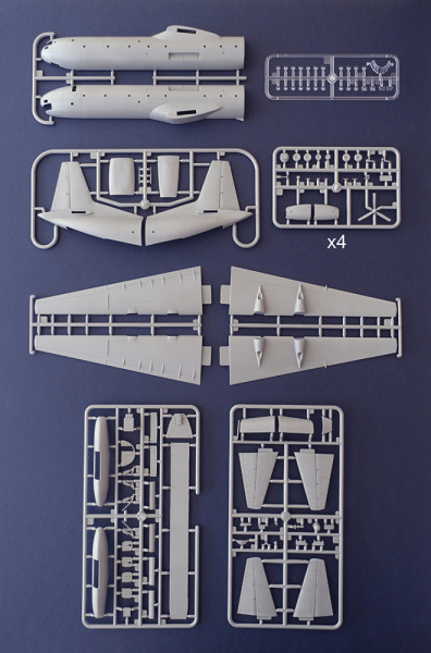 Самолет Douglas C-133 w/PGM-17 Thor IRBM, 1:144, [336]