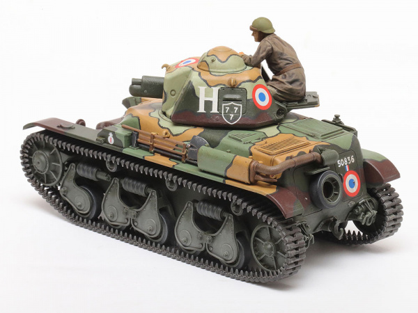 Французский легкий танк R35, с фигурой танкиста. Наборные траки.