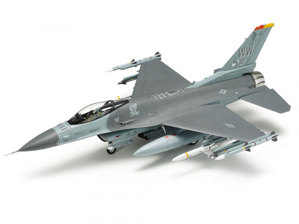 Самолет F-16 CJ Fighting Falcon w/Full Equipment 1/72