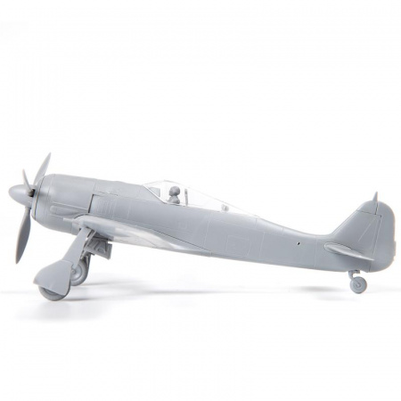 Немецкий истребитель Фокке-Вульф FW-190A4, 1:72